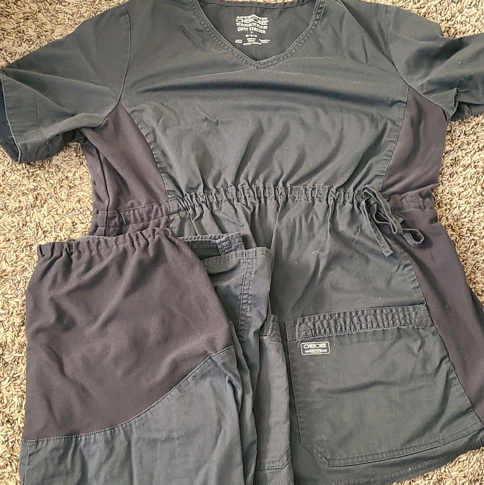 Maternity scrub set